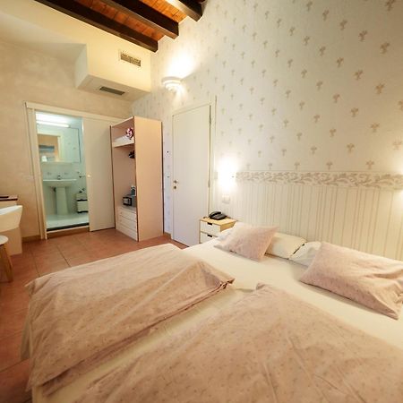 Hotel San Filis Сан Феличе дел Бенако Екстериор снимка