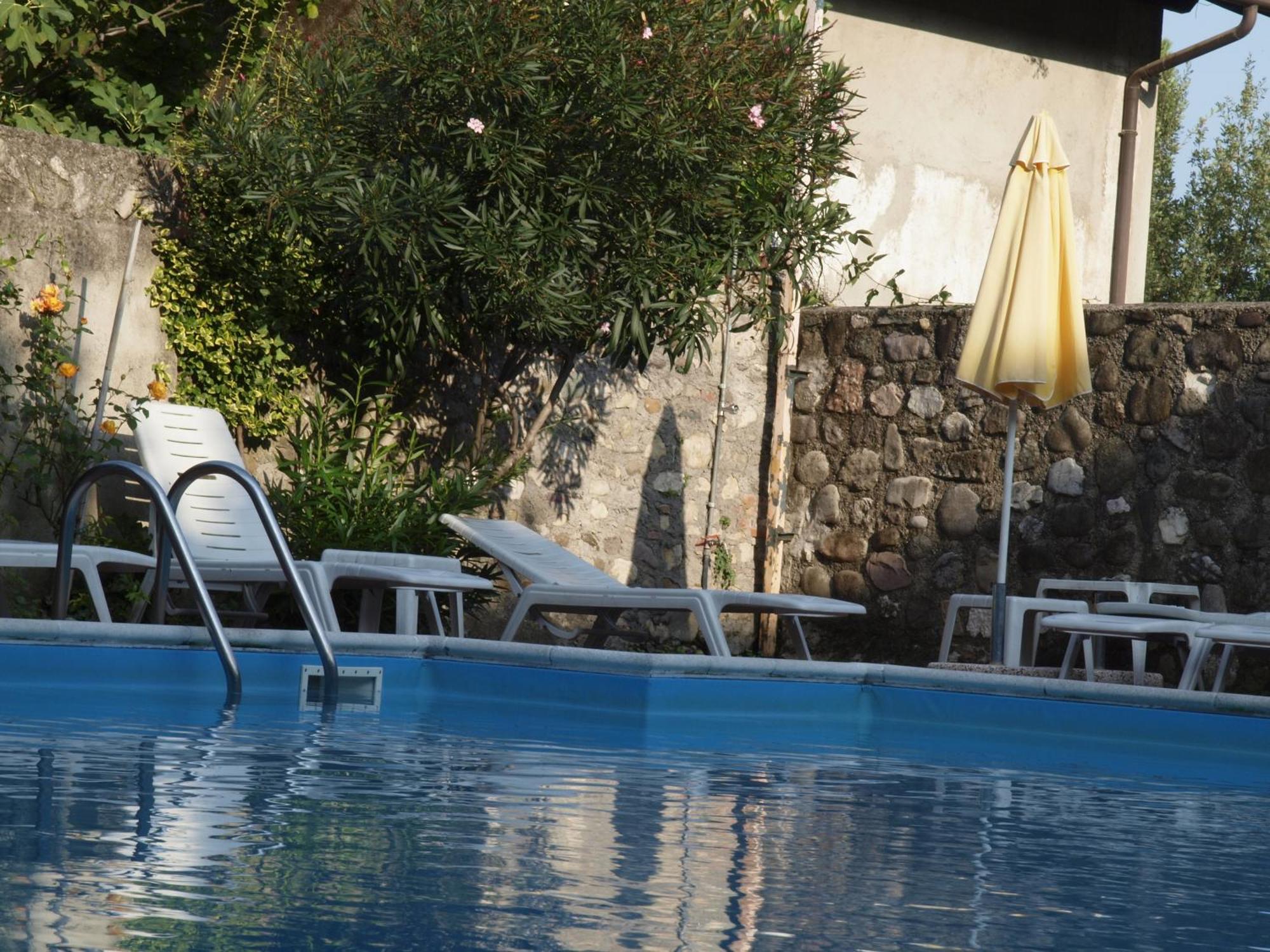 Hotel San Filis Сан Феличе дел Бенако Екстериор снимка