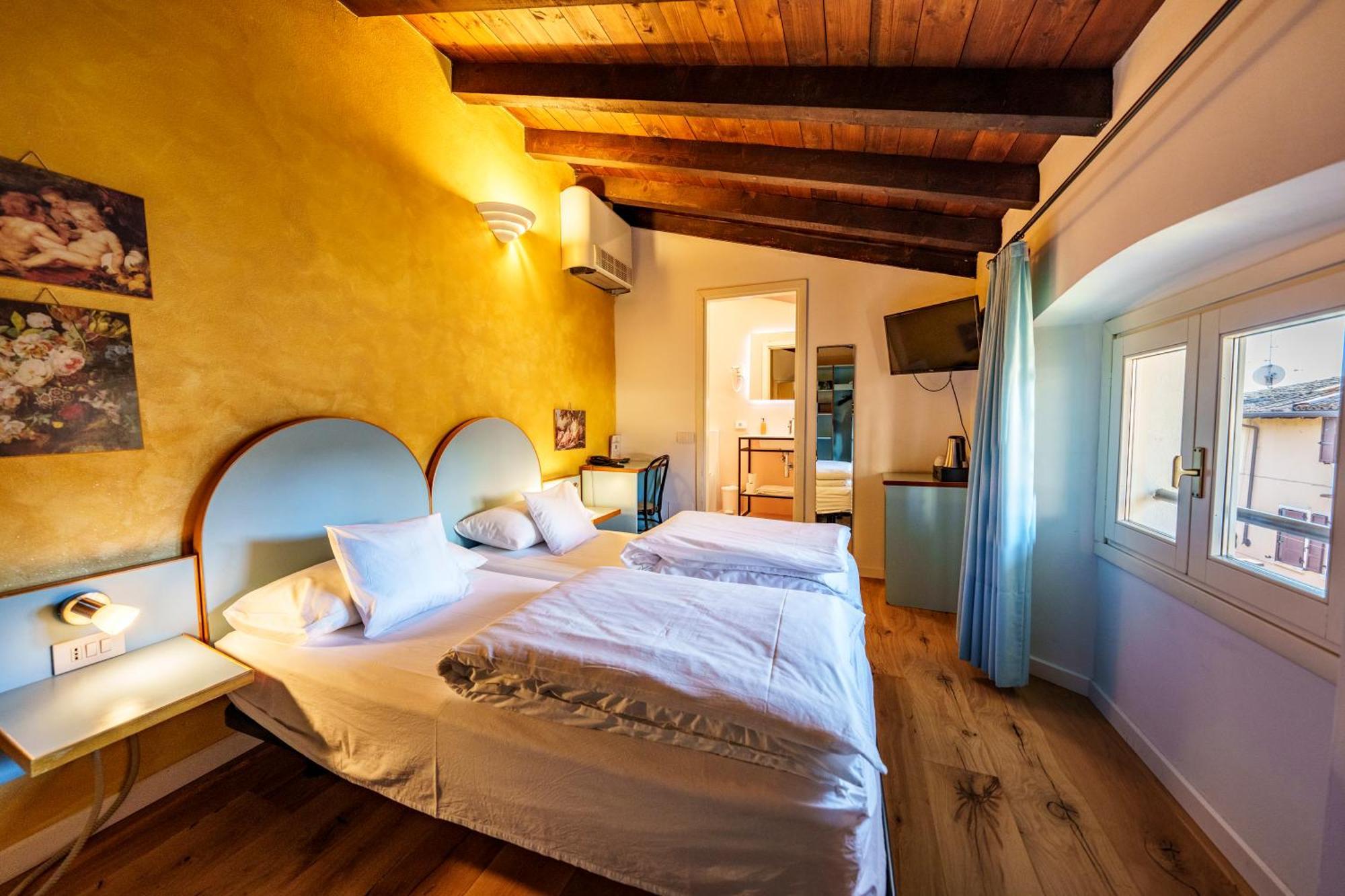 Hotel San Filis Сан Феличе дел Бенако Екстериор снимка