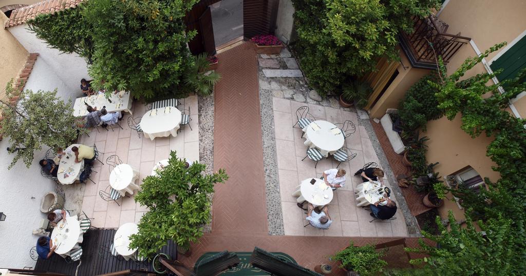 Hotel San Filis Сан Феличе дел Бенако Екстериор снимка