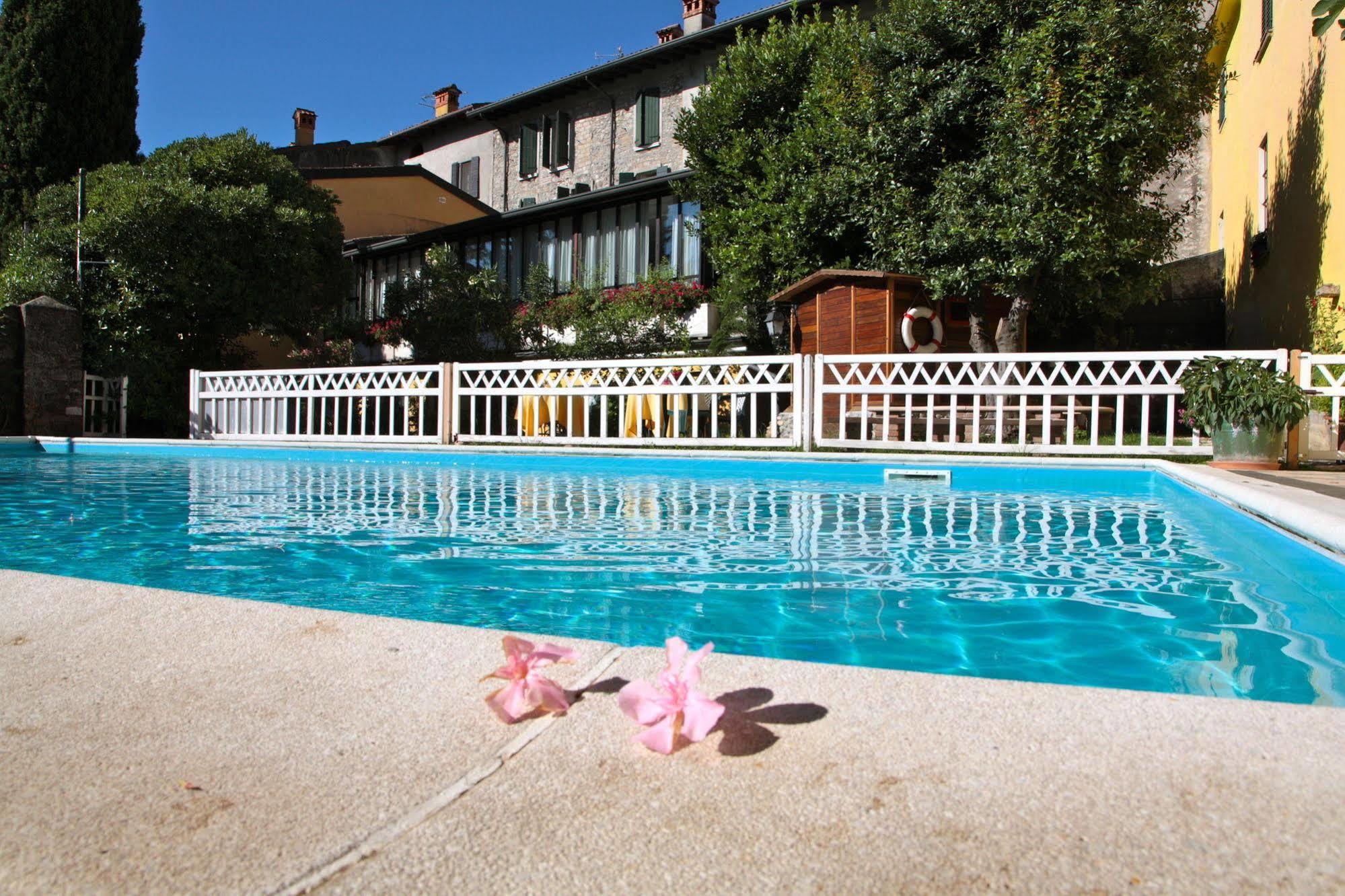 Hotel San Filis Сан Феличе дел Бенако Екстериор снимка